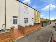 2 bedroom terraced house for sale in Queens Walk,...