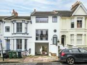 3 bedroom terraced house for sale in Roundhill Crescent,...