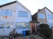 2 Bedroom Terraced House To Let in Malvern Road,...