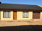 2 Bedroom Townhouse For Sale in Toekomsrus