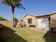 2 Bedroom Townhouse in Heuwelsig Estate