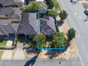 2 Bedroom Townhouse Own title, Long Term Lease in Place!