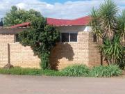 2 Bedroom townhouse sectional to rent in Meiringspark,...