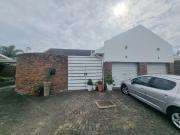 2 Bedroom Townhouse To Let in Gonubie