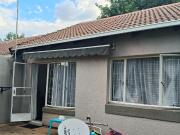 2 Bedroom Townhouse To Let in Weltevreden Park