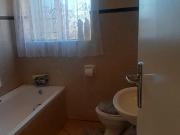 2 Bedroom Townhouse To Rent in Die Hoewes