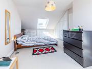 2 Bedroom, Un Furnished Flat in Ferme Park Road N8