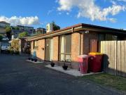 2 Bedroom Unit in Convenient Location