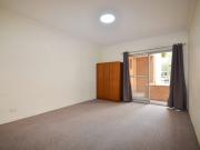 2 Bedroom Unit in Handy Location!