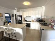 2 Bedroom Unit in Prime Location!