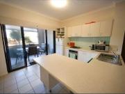 2 Bedroom Unit – Walk to Train, Bus & Airport Access