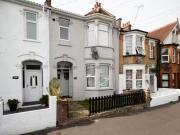 2 bedrooms Apartment or flat to rent in Southview Drive,...