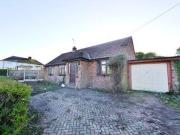 2 Bedrooms Bungalow for rent in Church Crescent,...