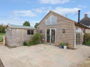 2 Bedrooms Bungalow for rent in Crumps Lane, Ulcombe,...
