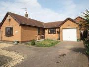 2 Bedrooms Bungalow for rent in South End, Thorne,...