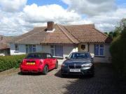 2 Bedrooms Bungalow for rent in Woodbourne Avenue,...