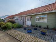 2 Bedrooms Bungalow for sale in Bruce Square,...