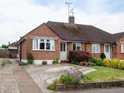 2 Bedrooms Bungalow for sale in Cootes Avenue, Horsham RH12