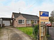 2 Bedrooms Bungalow for sale in Derwent Close,...