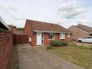2 Bedrooms Bungalow for sale in Faldo Close, Rushey...