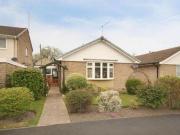 2 Bedrooms Bungalow for sale in Five Trees Drive,...