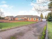 2 Bedrooms Bungalow for sale in Hall Moss Lane,...