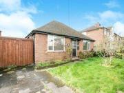 2 Bedrooms Bungalow for sale in Hawthorn Avenue, Luton,...