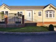 2 Bedrooms Bungalow for sale in Oak Tree Lane,...