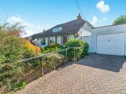 2 Bedrooms Bungalow for sale in Old Chapel Road,...