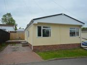 2 Bedrooms Bungalow for sale in Sunningdale Park, New...