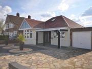 2 Bedrooms Bungalow for sale in Uppingham Avenue,...