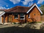 2 Bedrooms Cottage for rent in Send Hill, Send GU23