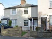 2 Bedrooms Cottage for rent in Stamford Green Road,...