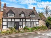 2 Bedrooms Cottage for sale in Station Road, Bishops...