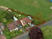 2 Bedrooms Detached bungalow for rent in Four Crosses...
