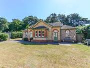 2 Bedrooms Detached bungalow for rent in Hatton Manor,...
