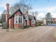 2 Bedrooms Detached bungalow for rent in The Street,...