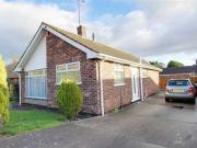 2 Bedrooms Detached bungalow for sale in Burntoaks...
