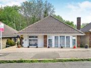 2 Bedrooms Detached bungalow for sale in Dean Gardens,...