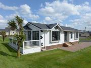 2 Bedrooms Detached bungalow for sale in Faversham Road,...