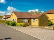 2 Bedrooms Detached bungalow for sale in Lambourn Court,...