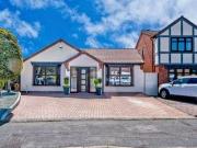 2 Bedrooms Detached bungalow for sale in Selsdon Road,...