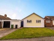 2 Bedrooms Detached bungalow for sale in Wrotham Close,...
