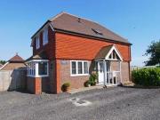 2 Bedrooms Detached house for rent in Brighton Road,...