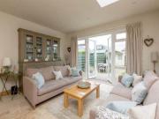 2 Bedrooms Detached house for rent in Bryce Avenue,...