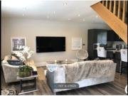 2 Bedrooms Detached house for rent in Cross Street,...