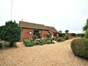 2 Bedrooms Detached house for sale in Lowfields,...