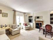 2 Bedrooms Flat for rent in Abingdon Road, Kensington W8