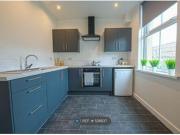 2 Bedrooms Flat for rent in Albert Terrace Road,...
