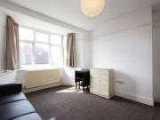 2 Bedrooms Flat for rent in Avondale Court,...
